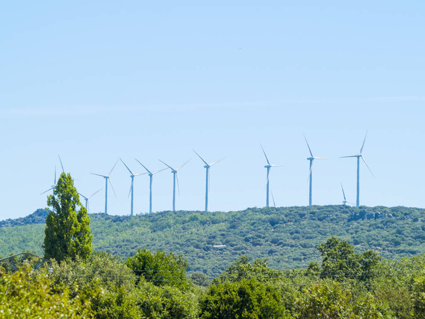 Salamanca rüzgar türbinleri ile manzara. Yenilenebilir enerji kavramı - Fotoğraf, Görsel