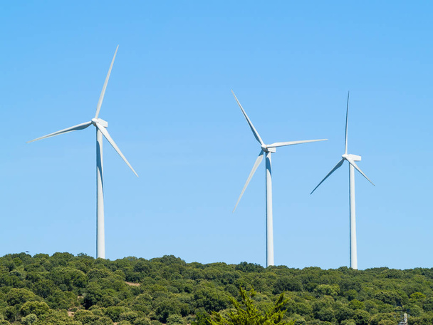 paisagem com turbinas eólicas em Salamanca. Conceito de energia renovável
 - Foto, Imagem