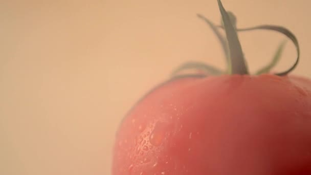 Rotating Tomato - Crane Down - Filmati, video