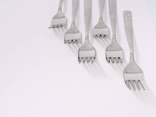 Set di posate con forchetta, coltello e cucchiaio isolato
 - Foto, immagini