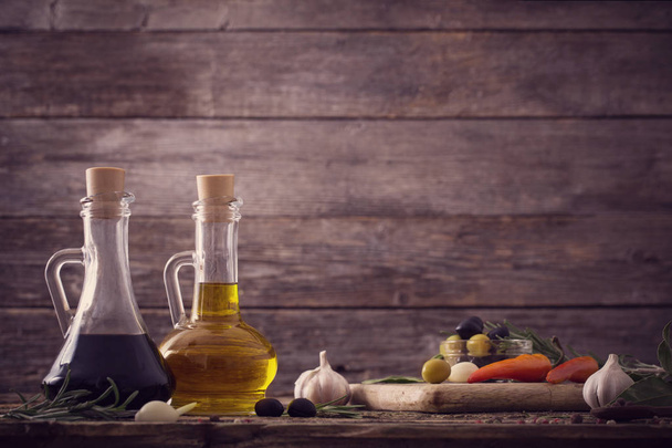olive oil flavored with spices and other ingredients - Foto, Imagen