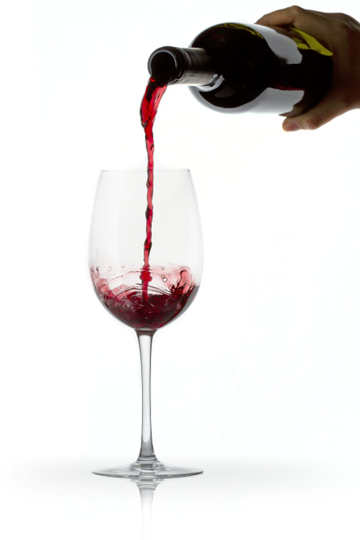 Rotwein ins Glas gießen - Foto, Bild