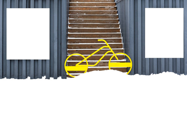 ガレージの壁にハング白盾、立っている間自転車と階段への入り口をブロック - 写真・画像