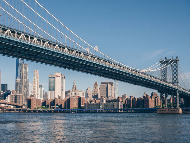View of the Manhattan Bridge on a summer day in New York - Zdjęcie, obraz