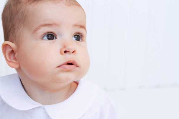 Beautiful baby portrait on white background - Foto, Bild