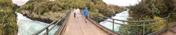 Huka Falls panoramisch uitzicht in Taupo, Nieuw-Zeeland. - Foto, afbeelding