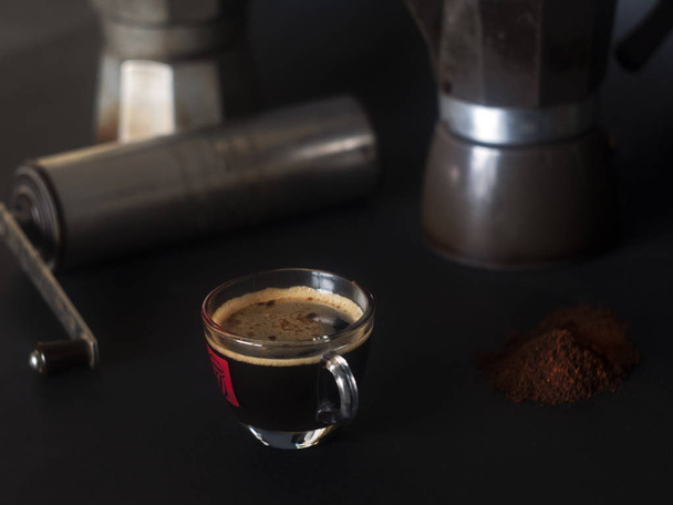 Moka kávovary. Mlýnek na kávu a kávu - Fotografie, Obrázek