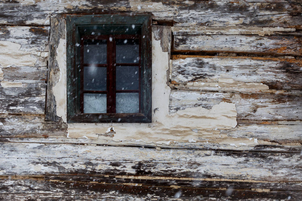 Window of a traditional house in Briestie village, northern Slovakia - Fotografie, Obrázek