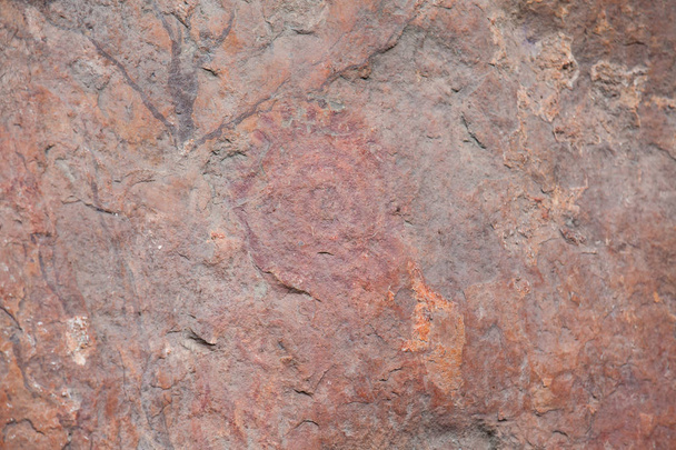 Pinturas pré-históricas sobre rocha conhecida como petroglifos no município de Facatativa, na Colômbia
 - Foto, Imagem