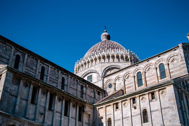 Catedral de Pisa en la plaza de los Milagros
 - Foto, Imagen