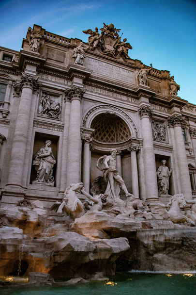 Фонтан Треви в Риме - Фото, изображение