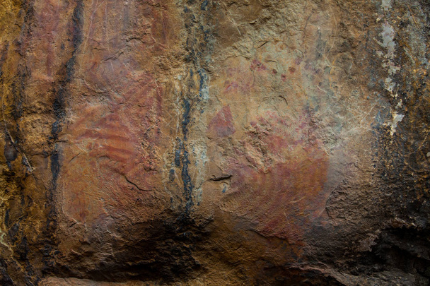 Pinturas pré-históricas sobre rocha conhecida como petroglifos no município de Facatativa, na Colômbia
 - Foto, Imagem