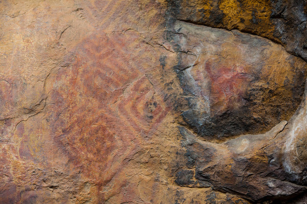 Pinturas prehistóricas sobre roca conocidas como petroglifos en el municipio de Facatativa en Colombia
 - Foto, imagen