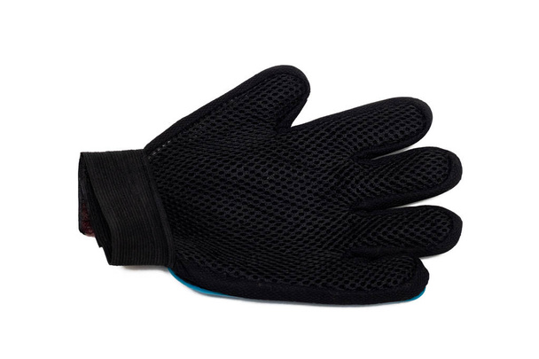 Zwarte handschoen dicht omhoog, isolaat op een witte achtergrond, object - Foto, afbeelding