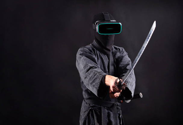 Ninja samurai in vr headset glasses. Virtual reaity game concept. - 写真・画像