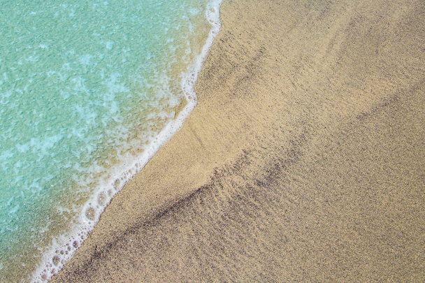 砂浜での海の波 - 写真・画像