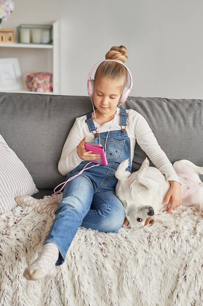girl in headphones listening to music at home - Фото, зображення