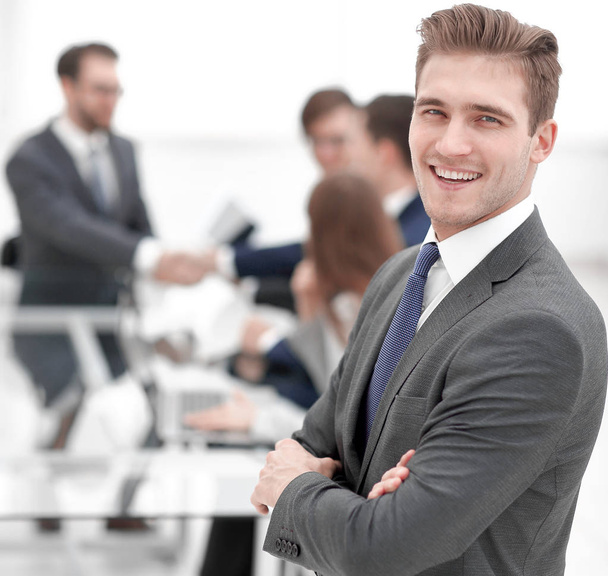 confident businessman on blurred office background - Фото, зображення