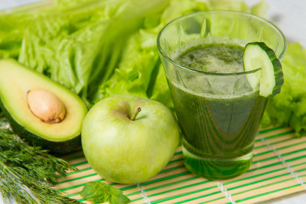 Healthy green smoothie with ingredients on wooden background - Fotografie, Obrázek