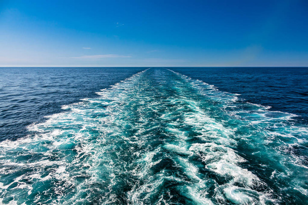 Kuzey Denizi 'ndeki bir geminin durgun suları. - Fotoğraf, Görsel