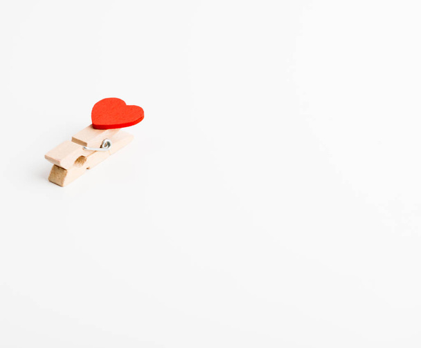 Single cloth pin with heart. Space for text. Valentines Day. - Fotografie, Obrázek