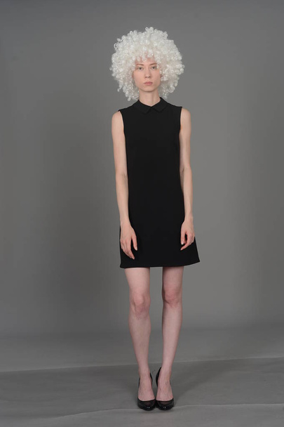 bald girl posing in Studio in black dress - Fotoğraf, Görsel