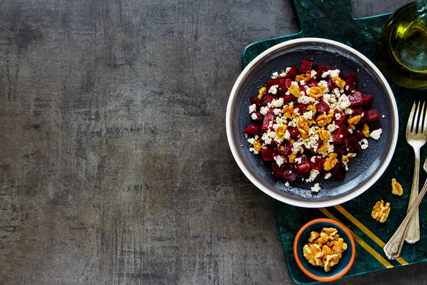 Roasted beetroot salad with walnut and feta cheese flat lay - Foto, imagen