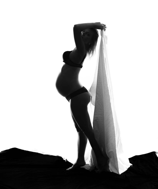 Όμορφη ξανθιά έγκυος γυναίκα - Φωτογραφία, εικόνα