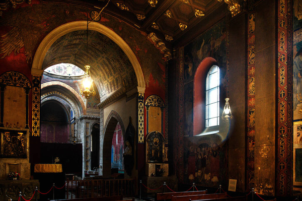 всередині у віці церква у Львові - Фото, зображення