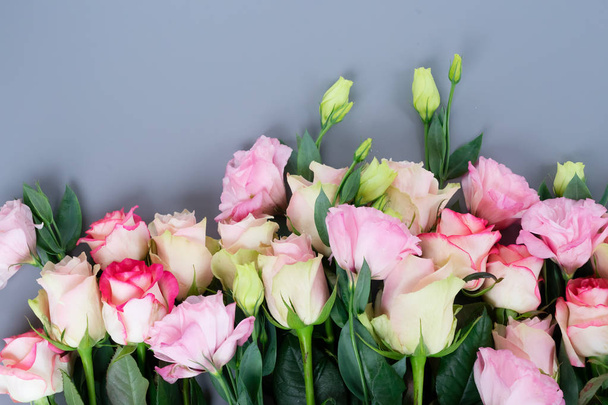 fresh rose flowers on gray - Foto, Bild