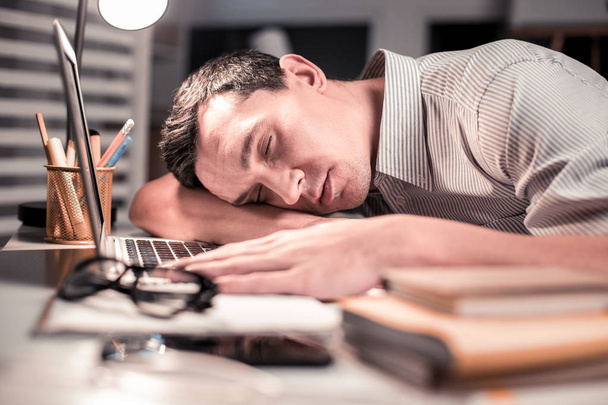 Nice handsome tired man sleeping at work - Valokuva, kuva