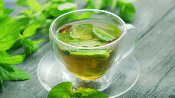 Xícara de chá verde com hortelã e limão - Filmagem, Vídeo