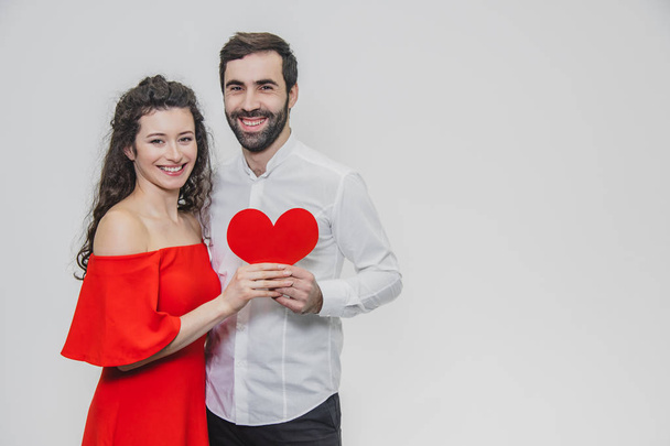 Family, holidays, Valentines Day. Love people concept - a big plan. Hold the red paper heart. White background. - Fotografie, Obrázek