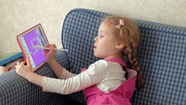 Little girl coloring on a tablet - Felvétel, videó