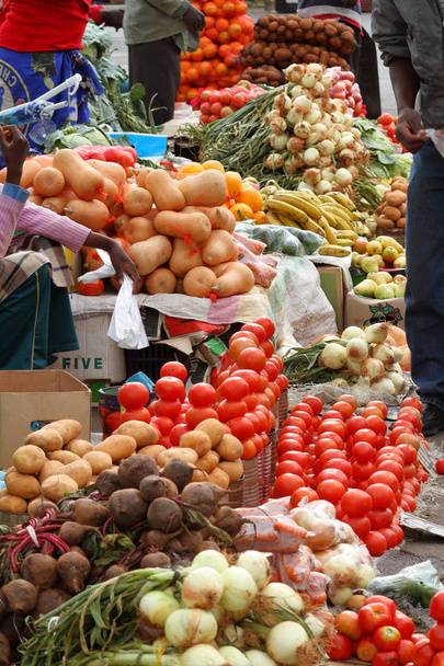 Свежие овощи на рынке Булавайо в Зимбабве
 - Фото, изображение