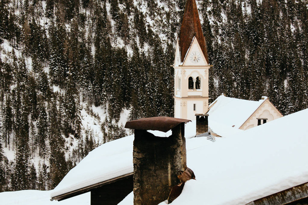 Trafoi, Italy - 03 20 2013: view of the beautiful Alpen vellage Trafoi in winter landscape - Foto, immagini