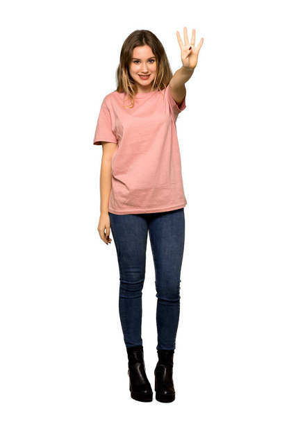 Una toma completa de una adolescente con suéter rosa feliz y contando cuatro con los dedos sobre un fondo blanco aislado
 - Foto, Imagen