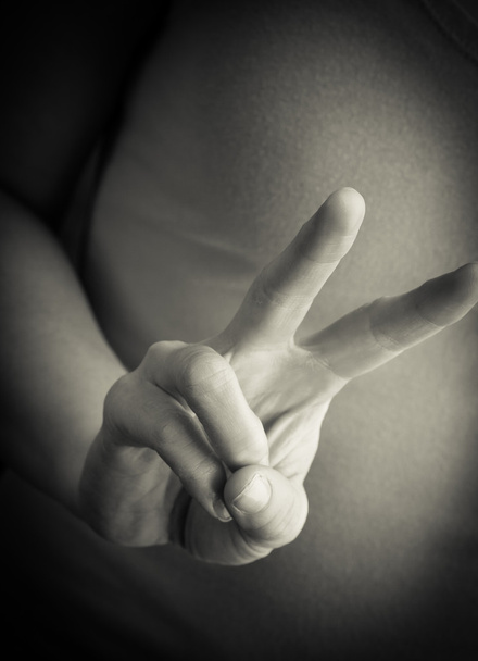 Emberi kéz csinál a béke jele - Fotó, kép