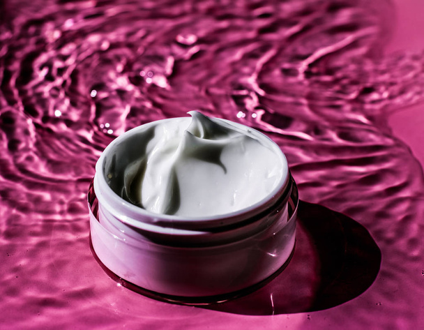 Beauty cream, luxe cosmetisch product - huid en lichaam zorg gestyled concept - Foto, afbeelding