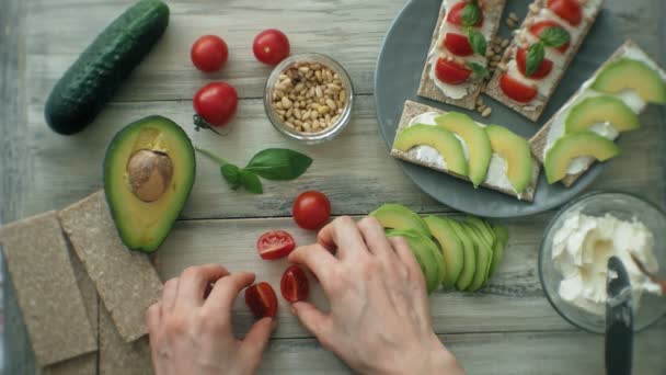 Kochen gesunde Veggie-Sandwiches - Filmmaterial, Video
