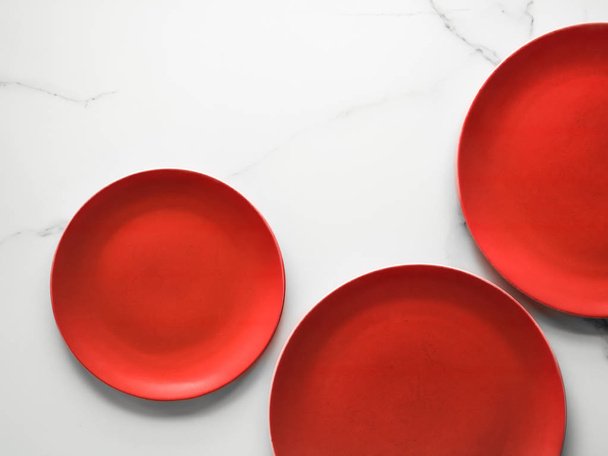empty red plate on marble - recipe and restaurant mockup flatlay styled concept - Φωτογραφία, εικόνα