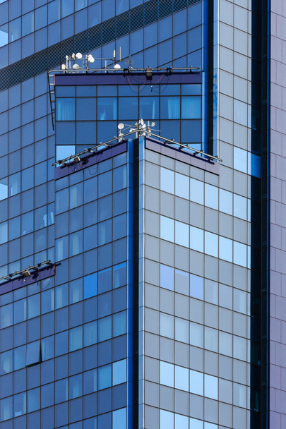 verglaste Fassade eines modernen Gebäudes - Foto, Bild