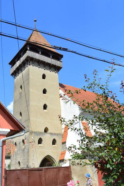 Iglesia evangélica saxon medieval fortificada en el pueblo Danés, Transilvania, Rumania. El asentamiento fue fundado por los colonos sajones a mediados del siglo XII.
 - Foto, Imagen