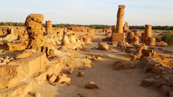 temple antique de pharaons noirs, au milieu du désert, Bérénice, Afrique
 - Séquence, vidéo