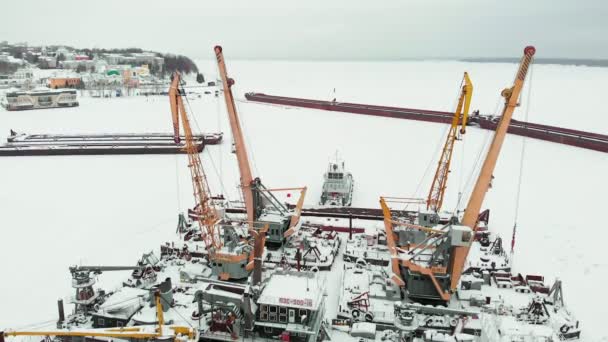puerto marítimo congelado, atraques de invierno de barcos, rodaje de helicópteros
 - Metraje, vídeo