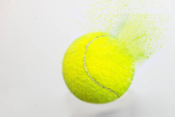 Tennis ball action illusion of an explosion dispersion effect. - Foto, Bild