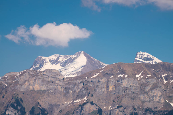 Spectaculair uitzicht op de berg Jungfrau en de toppen van vierduizend meter in de Berner Alpen van de Top van Europa Sphinx Observatory (3.454 meter), Zwitserland - Foto, afbeelding