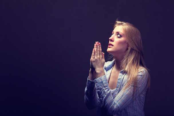 dua eden kadın - Fotoğraf, Görsel