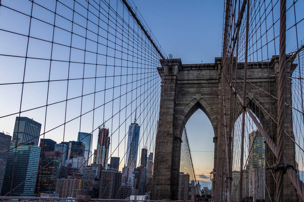 Vista panorámica del puente de Brooklyn y el horizonte de Manhattan - Nuevo Yo
 - Foto, Imagen