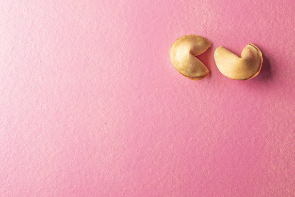 Two fortune cookies on pink background - Fotografie, Obrázek